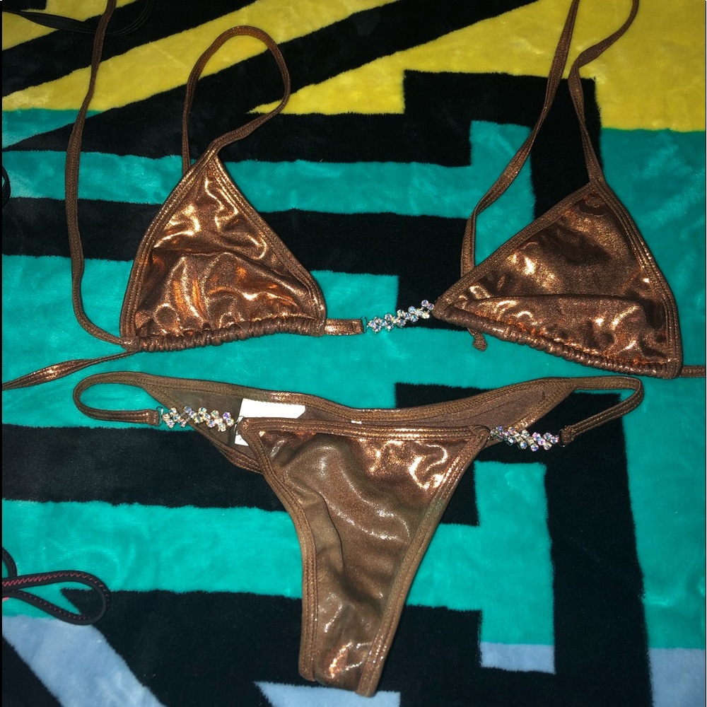 Bronze competition bikinin
